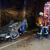 Wildunfall: Beifahrer (16) stirbt Etappensieg für Steueroase im Wald 52-Jähriger mit Messer attackiert 20-Jähriger stirbt in Haftzelle