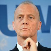 Ex-Airbus-Chef zur Lufthansa? Elterngeld: Grenzen sinken schrittweise Kartell-Ermittlung wegen Fernwärme Siemens zieht den Dax mit nach oben