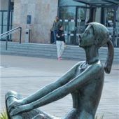 Neuer Platz für Bronzeplastik