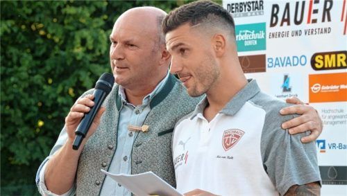 Abteilungsleiter Georg Hanslmaier und Vereinsikone Aleksandro Petrovic wussten bei der Saisoneröffnung im Juli schon, dass es eine schwierige Saison werden würde.Foto Buchholz