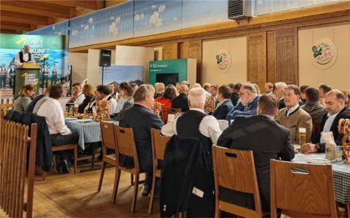 Am Vorabend der Messe trafen sich Aussteller und Branchenvertreter, um sich auszutauschen und den ein oder anderen neuen Kontakt zu knüpfen.Foto Berndanner