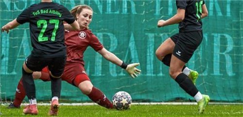 Bad Aiblings Torfrau Franziska Kutzner war beim Gegentor machtlos. Foto Dirk Habermann
