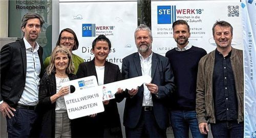 Bei der Eröffnung: (von links) Dr. Florian Wiesböck, Geschäftsführung Stellwerk18 e.V,Dr. Birgit Seeholzer, Geschäftsführung Chiemgau GmbH, Prof. Dr. Stephanie Kapitza,Vizepräsidentin der Technischen Hochschule Rosenheim, Carla Kirmis, Geschäftsführung Stellwerk18 GmbH, Peter Schindecker, Vorstandsvorsitzender Stellwerk18 e.V, Adam Gawron, Gründer von Upstarplayers R-L-C GmbH, sowie Hans Wembacher, Gründer von hey.business UG.Foto re