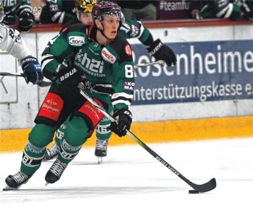 Beim Gastspiel in Bietigheim schon wieder an der Scheibe: Starbulls-Stürmer Sebastian Streu, der im letzten Heimspiel gegen Weißwasser vom Puck im Gesicht getroffen wurde. Foto  Hans-Jürgen Ziegler