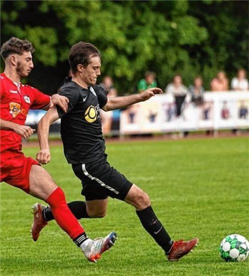 Benny Anzenberger (rechts) und die SGRRG setzten sich im Hinspiel mit 3:1 im Derby beim VfL durch.Foto Semerad