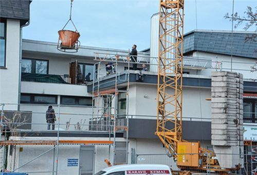 Die Arbeiten an der Wolfgang-Pohle-Halle sind seit Mittwoch, 8. November, in vollem Gang. Foto  Schlecker