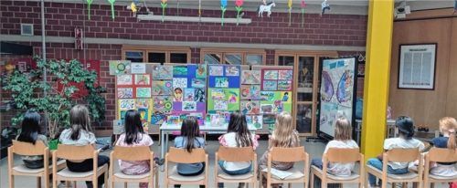 Die Bilder, die in den FitZ-Kursen entstehen, werden ausgestellt – und bewundert. Für die Kinder in jeder Hinsicht eine tolle Erfahrung.