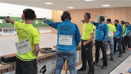 Die Hubertusschützen (gelb) setzten sich gegen die Bogenschützen Grund 4:1 durch.Foto kg