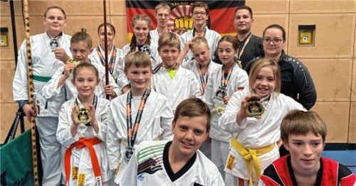 Die Kun-Tai-Ko-Abteilung des TSV Rohrdorf-Thansau gewann bei der bayerischen Meisterschaft insgesamt 16 Medaillen. Foto Gerhard Erlich