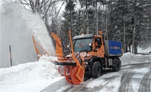 Die Maschinen des Staatlichen Bauamtes Rosenheim stehen zum Einsatz bereit. Foto Staatliches Bauamt Rosenheim