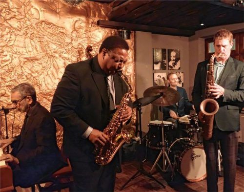 Die Saxofonisten Eric Alexander und Vincent Herring (links) lieferten volle Bläserpower, unterstützt von Mike LeDonne (Piano), Giorgos Antoniou (Bass) und Xaver Hellmeier (Schlagzeug). Foto friedrich
