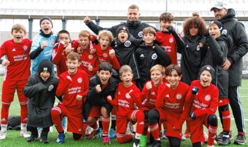 Die U12 gewinnt das letzte Punktspiel gegen den DJK SB Rosenheim und wird Herbstmeister in der U13 Kreisliga. Foto Florian Strauß