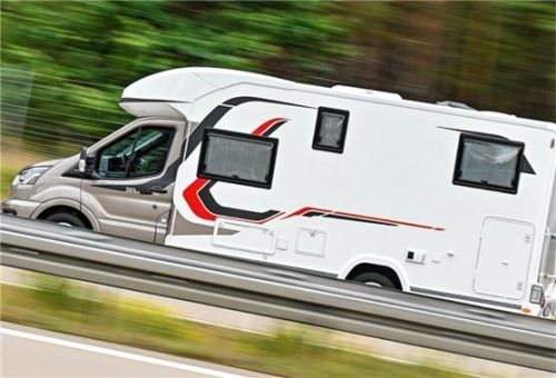 Die Verdächtigen sollen von Kunden Anzahlungen für Wohnmobile entgegengenommen haben, ohne die Fahrzeuge jemals auszuliefern. Foto dpa