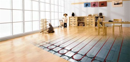 Die vollflächig verklebten Aluminium-Wärmeleitbleche ermöglichen eine gleichmäßige und schnelle Wärmeverteilung für angenehmes Wohlfühlklima ohne Energieverlust. Foto epr/JOCO)