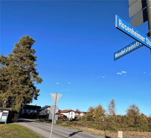 Die Wendelsteinstraße ist in keinem guten Zustand. Auch ein durchgehender Geh- und Radweg fehlt. Foto Heinz