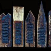 Gebäude voller eiserner Verschnürungen