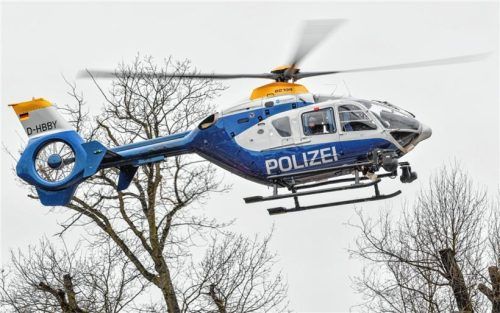 Per Hubschrauber suchte die Polizei gestern einen Flüchtigen in Waldkraiburg (Symbolbild). Foto dpa