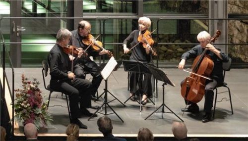 Eindrucksvoller Auftritt des Hagen Quartetts: Lukas Hagen (Violine), Rainer Schmidt (Violine), Veronika Hagen (Viola) und Clemens Hagen (Cello).Foto kirchner