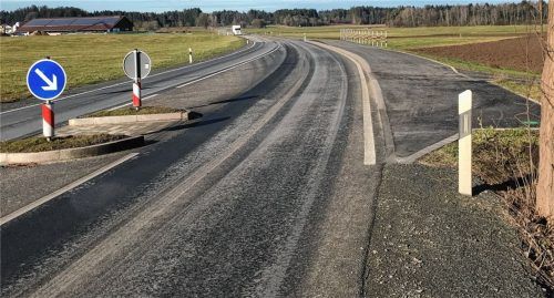 Einen Radweg nach Söchtenau, ähnlich dem, der aus Halfing nach Wölkham führt, wünscht sich ein Bürger. Die Idee verfolgt auch der Gemeinderat, aber die Umsetzung scheiterte bisher an Grundstücksfragen.Foto Kirchner