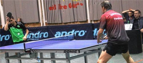 Florian Ludwig gelang mit dem Fünfsatzerfolg gegen Boris Pranjkovic (rechts) Bad Aiblings Ehrenpunkt. Foto Gerhard Erlich