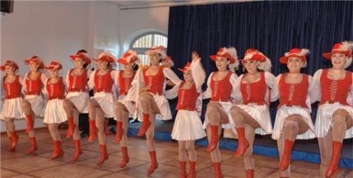 Freude pur und einfach nur schön: die Gardemädchen bei ihrem Auftritt.