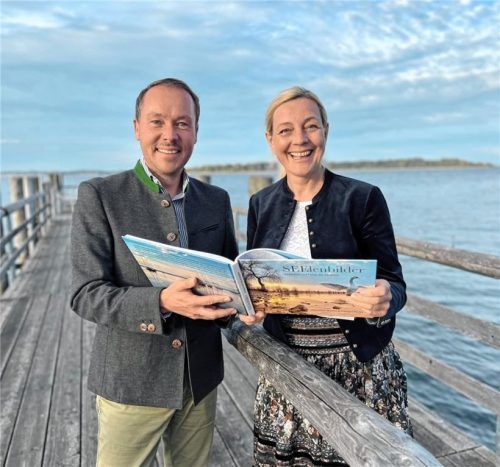 Freuen sich über die Veröffentlichung ihres zweiten Buches: der passionierte Hobbyfotograf Herbert Reiter und Seelsorgerin Hannelore Maurer. Foto Nora Zacher