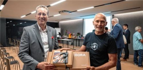 Geschäftsführer Reinhold Wanner (links) mit dem CEO von Bora, Willi Bruckbauer. Foto re