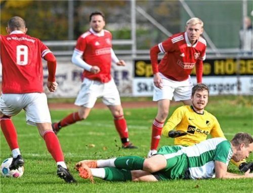 Glanztat von Konstantin Rott: Der Keeper rettete gegen Dmytro Zubkov im Sitzen.Foto Hans-Jürgen Ziegler