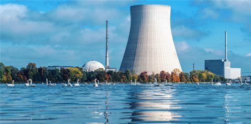 Gut ein halbes Jahr nach dem Abschalten des Atomkraftwerks Isar 2 nahe Landshut steht fest: Die Anlage kann nicht mehr hochgefahren werden. Foto dpa