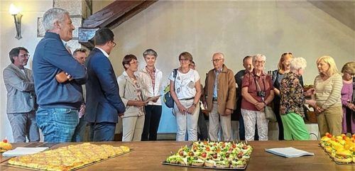 Herzlich und mit kulinarischen Genüssen aus der französischen Region wurden die 40 Gäste aus Rosenheim in Briançon begrüßt.Foto Mangol