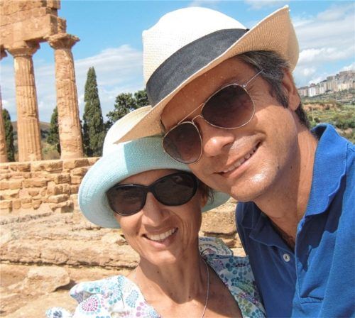 Julia Lorenzer und Fabian Marcher reisen um die Welt. Ihre letzte Reise führte sie nach Sizilien. In Agrigent besuchten sie antike Tempel. Foto privat