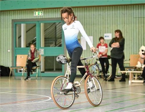 Malia Ampletzter von der Soli Bruckmühl wurde zu Saisonabschluss in der Altersklasse U9 Dritte. Foto Johanna Kieser