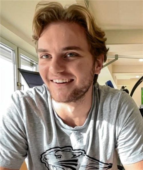 Manchmal huschte auch ein Lächeln über sein Gesicht: DEL-Spieler Justin Volek, Ex-Mitspieler und Freund des tödlich verunglückten Adam Johnson. Foto Hans-Jürgen Ziegler