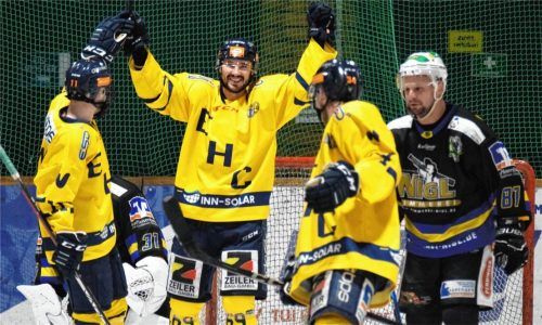 Martin Herman (Mitte) und die Waldkraiburger Löwen sind momentan nicht aufzuhalten. Foto Paolo Del Grosso