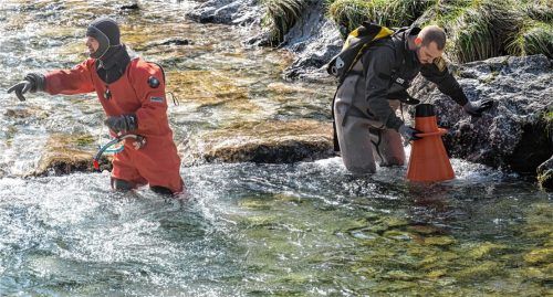 Richterin Jacqueline Aßbichler fragte gestern bei der Verhandlung genau nach, was die Ermittler nach der Bergung der Toten in der Prien fanden. Foto dpa/dpa