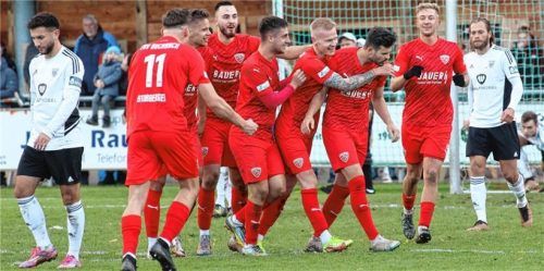 Riesiger Jubel der Buchbacher nach dem 4:0. Foto Michael Buchholz