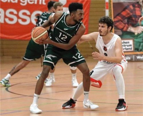 Rooba Shigut und der SBR stehen vor dem Heim-Derby gegen Traunstein.Foto Roland Halmel