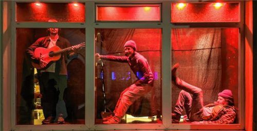 Showfenster-Performances und weitere Kunstaktionen sind am Wochenende in der Unteren Stadt geboten. Foto effner