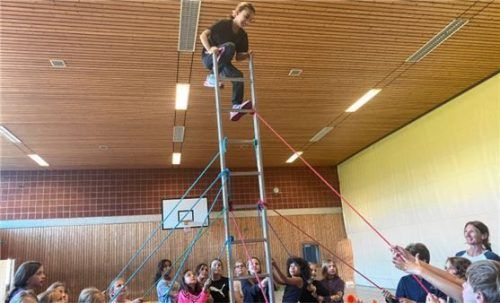 Sich gegenseitig stützen und vertrauen – das konnten die Kinder der fünften Klassen in einem Teambuilding-Seminar lernen.