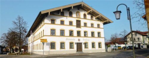 Soll die Rosi kommen? Die Gemeinde Halfing hatte sich vormals gegen den Vorläufer, das IST-Mobil, ausgesprochen. Beim Nachfolgemodell Rosi sind elf Gemeinden beteiligt. Halfing hat zur weiteren Prüfung Zahlen und Statistiken angefordert. Eine Alternative sei eine Aufweitung der Bürgerhilfe. Foto  Kirchner