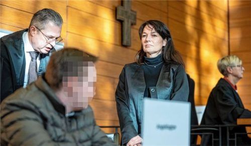 Star vom Genditzki-Prozess: Regina Rick stößt im Hanna-Prozess zum Anwaltsteam von Sebastian T. mit Harald Baumgärtl und Dr. Markus Frank (links). Foto re