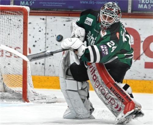 Tomas Pöpperle steht auf alle Fälle in Crimmitschau zwischen den Pfosten. Foto Hans-Jürgen Ziegler