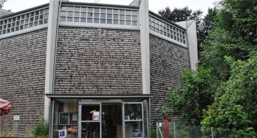 Unbekannte Täter sind in das Pfarreigebäude der alt-katholischen Kirche eingebrochen. Foto Schlecker