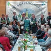 Seit 60 Jahren dem Männergesangverein treu