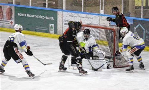 Waldkirchens Torwart Andreas Resch musste in Bad Aibling sechsmal hinter sich greifen. Foto Aibdogs Bad Aibling