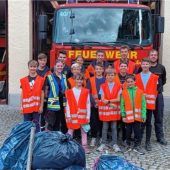 Kinder sammeln Müll bei „Ramadama“-Aktion