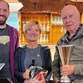 Bergbund spielt Schafkopf auf der Alm