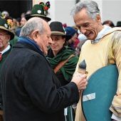 Bayernbund dankt Pfarrer Andreas Maria Zach