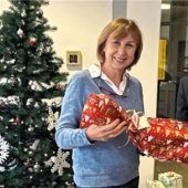 Bahn-BKK-Mitarbeiter verteilen Geschenke ans Frauenhaus