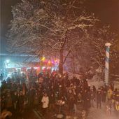 Höglinger Dirndl und Burschen helfen